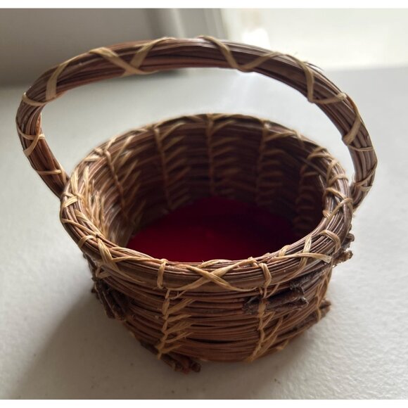 Vintage Ernest A. Beardsley Woven Mini Basket With Handle & Red Velvet Lining - Picture 3 of 5